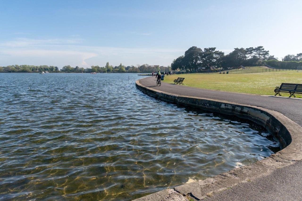 Park Lake View Poole Exterior photo