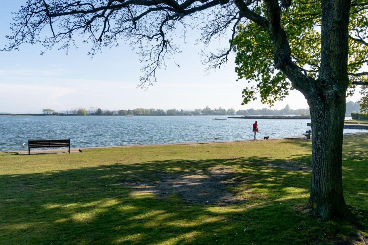 Park Lake View Poole Exterior photo