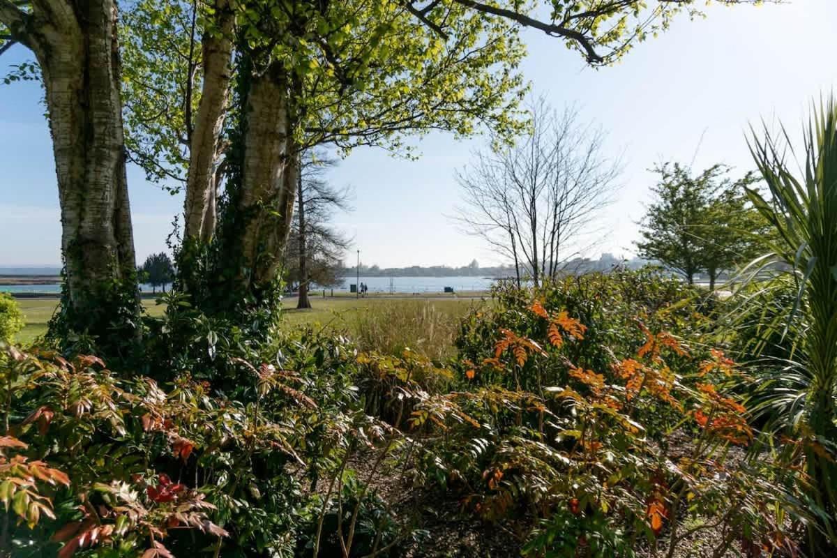 Park Lake View Poole Exterior photo