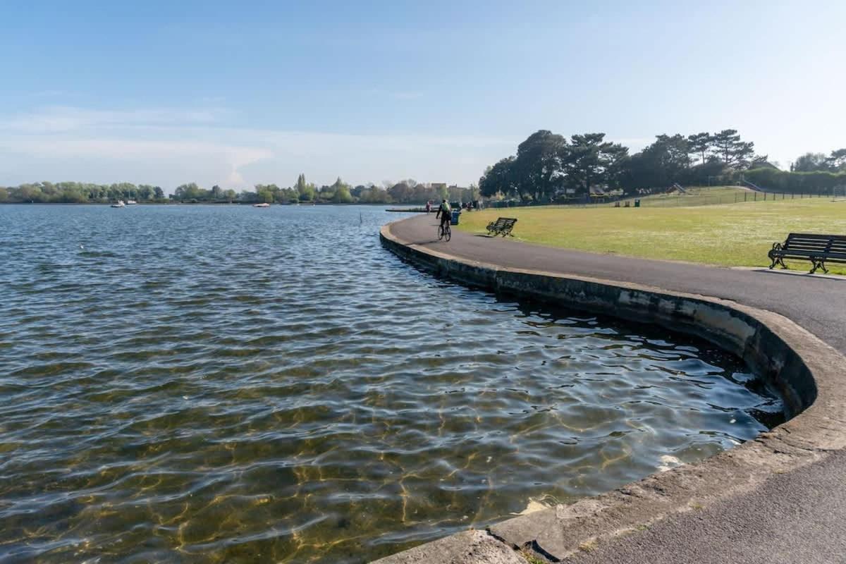 Park Lake View Poole Exterior photo