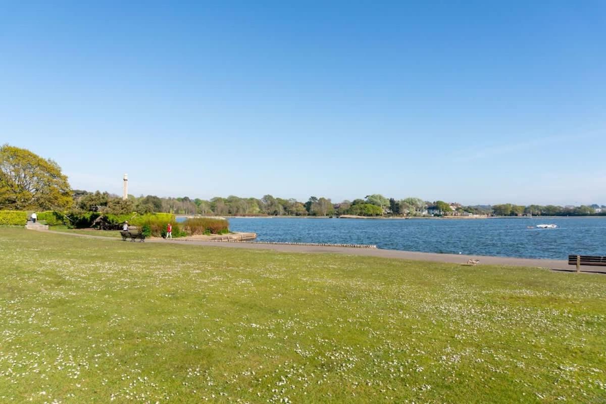 Park Lake View Poole Exterior photo